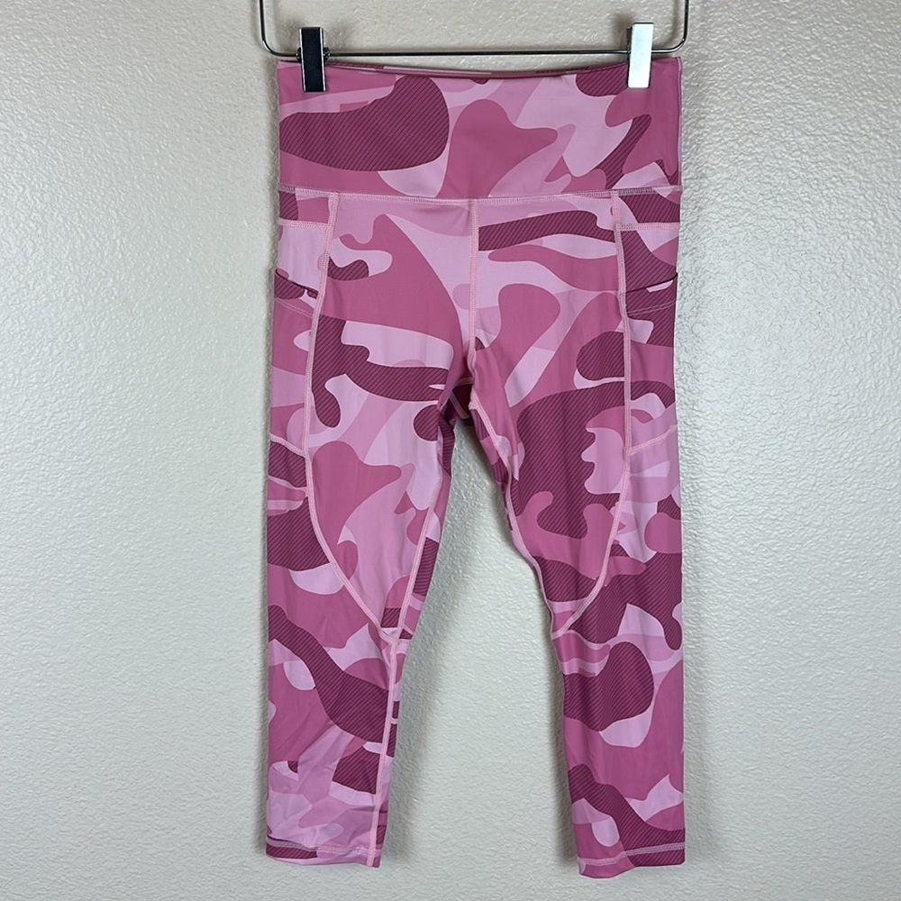 ZYIA LIGHT N TIGHT HIGH WAISTED PINK CAMO CAPRIS 20”LEGGINGS - Picture 2 of 8